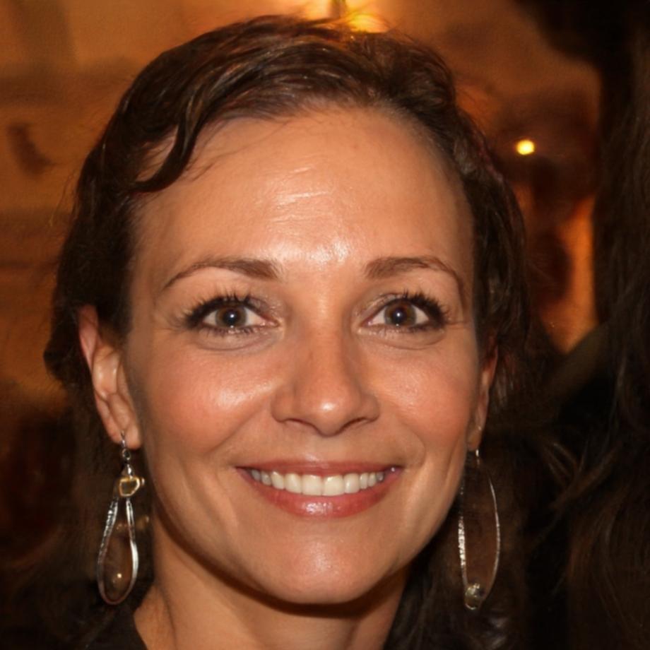 Elena Martínez Robles, Directora de Estrategia Financiera